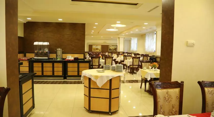 ROYAL PLAZA